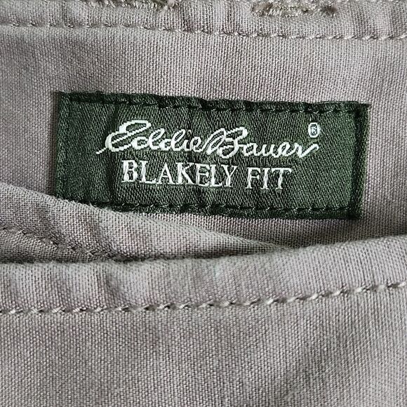Eddie Bauer Blakely Fit, 96% cotton, wide leg, flat front chino khaki pants, 10S - Picture 4 of 11